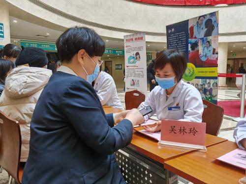 關愛女性卵巢健康 助力健康中國 婦科開展3 8婦女節健康咨詢活動