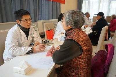 雅達(dá)醫(yī)院冬季大型義診:冬日暖陽,健康為你
