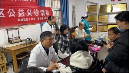 漯河市郾城區(qū)人民醫(yī)院聯(lián)合郾城區(qū)紅十字會在昆侖社區(qū)開展健康義診活動