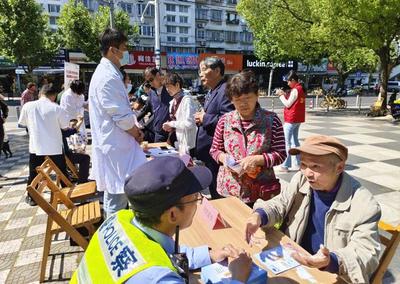 公益理發、政策宣傳.這場公益服務巡游便民又暖心